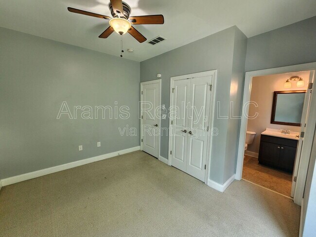 Building Photo - 200 Marion Pl NE