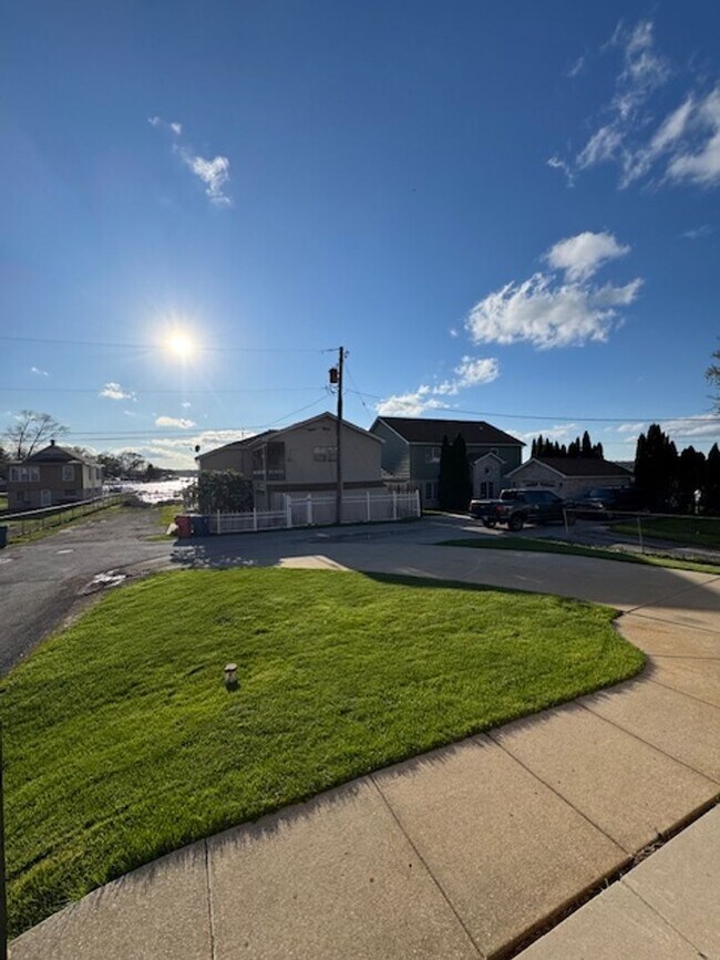 Building Photo - 2 Bedroom, 2 Bathroom Home- Cedar Lake, IN