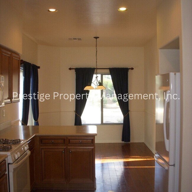 Building Photo - 346 E Calle Puente Lindo