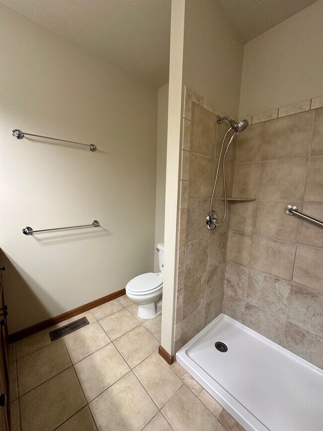 Building Photo - MIE451