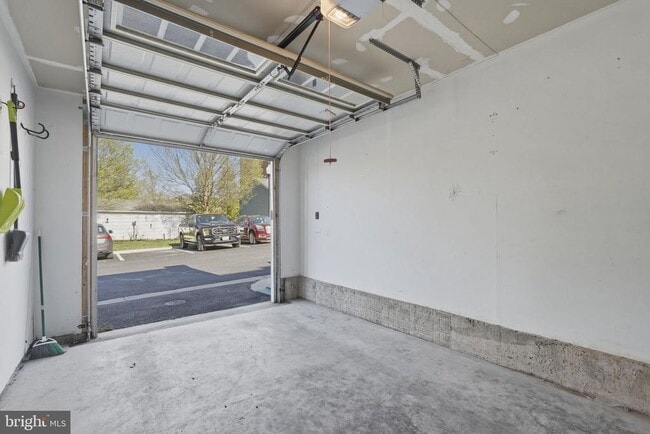 Building Photo - 8923 Quarry Rd
