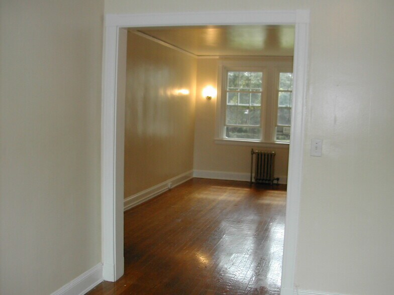 Building Photo - 4135 Roland Ave