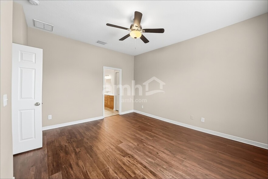 Building Photo - 503 9th St NE