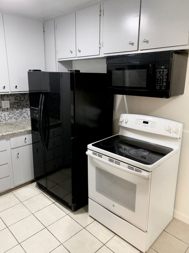 Building Photo - 9820 Exposition