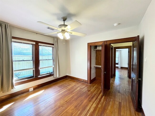 Building Photo - 405 E 28th St