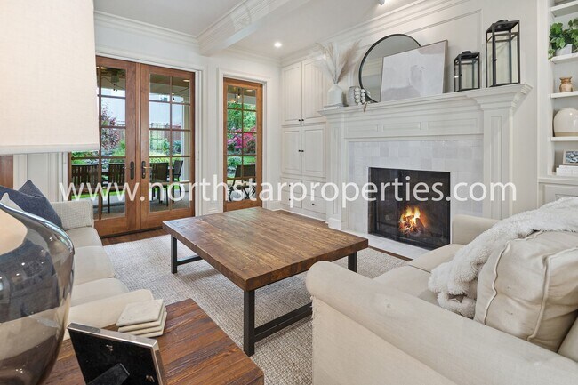 Building Photo - Custom Built Lake Oswego Home Near Lakerid...