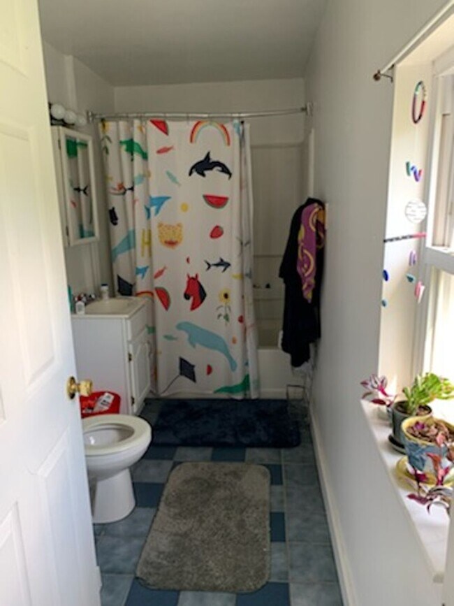 Building Photo - 931 S 10th St