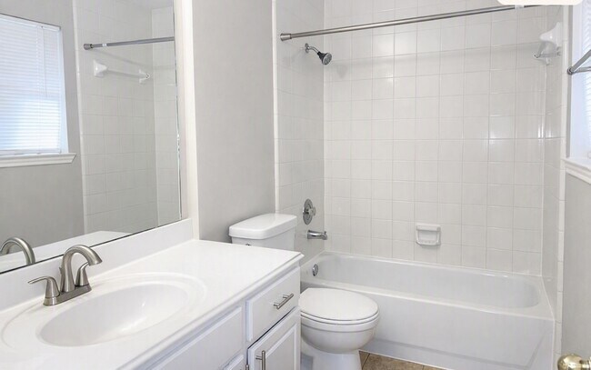 Building Photo - 17150 Summer Hollow Dr