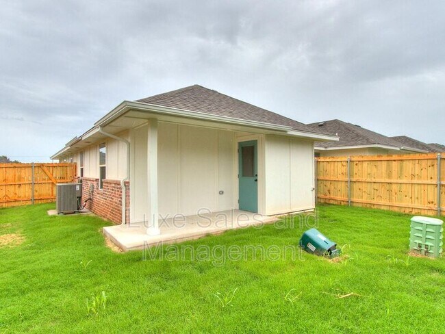 Building Photo - 10601 Lawson Ln