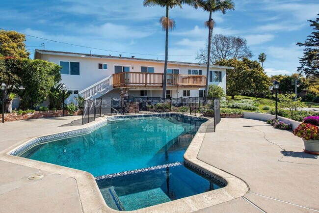 Building Photo - 5533 Carpinteria Ave