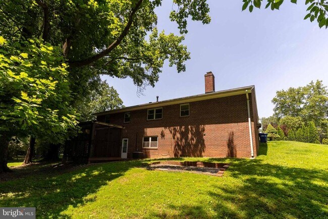 Building Photo - 6627 Hazel Ln