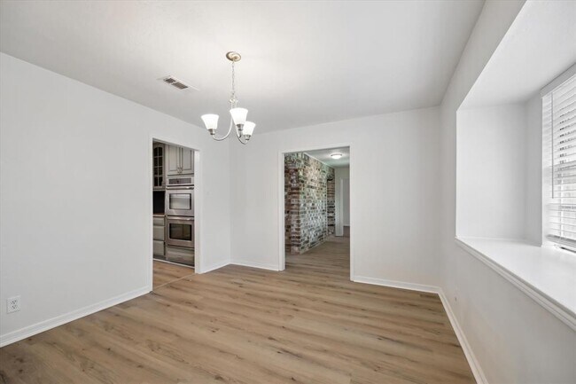 Building Photo - 25402 Lynbriar Ln