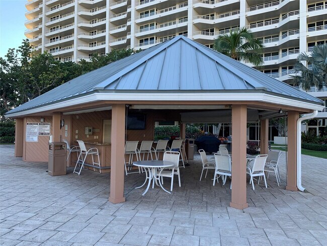 Building Photo - 4101 N Ocean Blvd