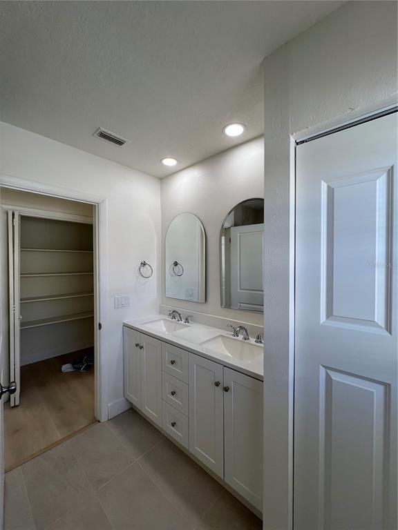 Building Photo - 2502 Tropical Shores Dr SE