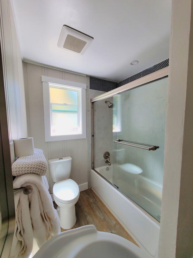 Bathroom 2 - Tub and Shower Combo - 10661 Grays Ct