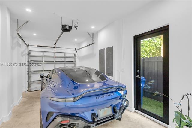 Building Photo - 2029 SW 62nd Ave