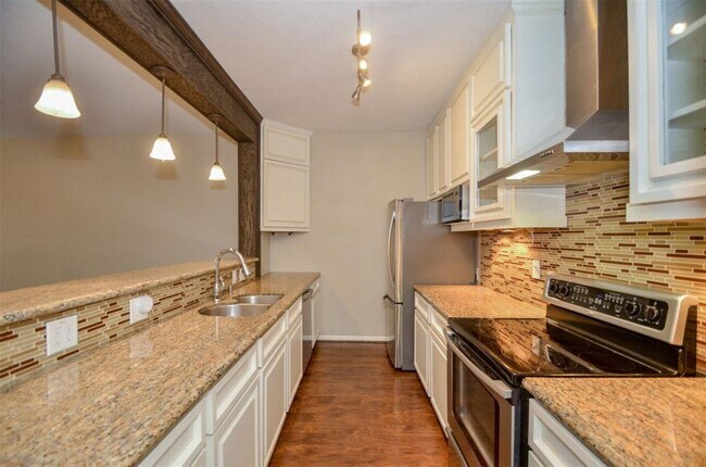 Building Photo - 8075 El Mundo St