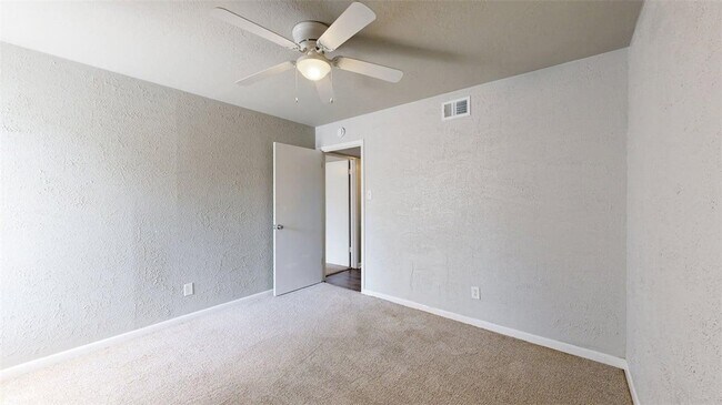 Building Photo - 3800 E 29th St