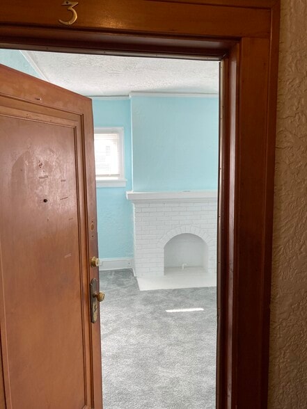 Apt door opn to LR - 3821 Wayne Ave