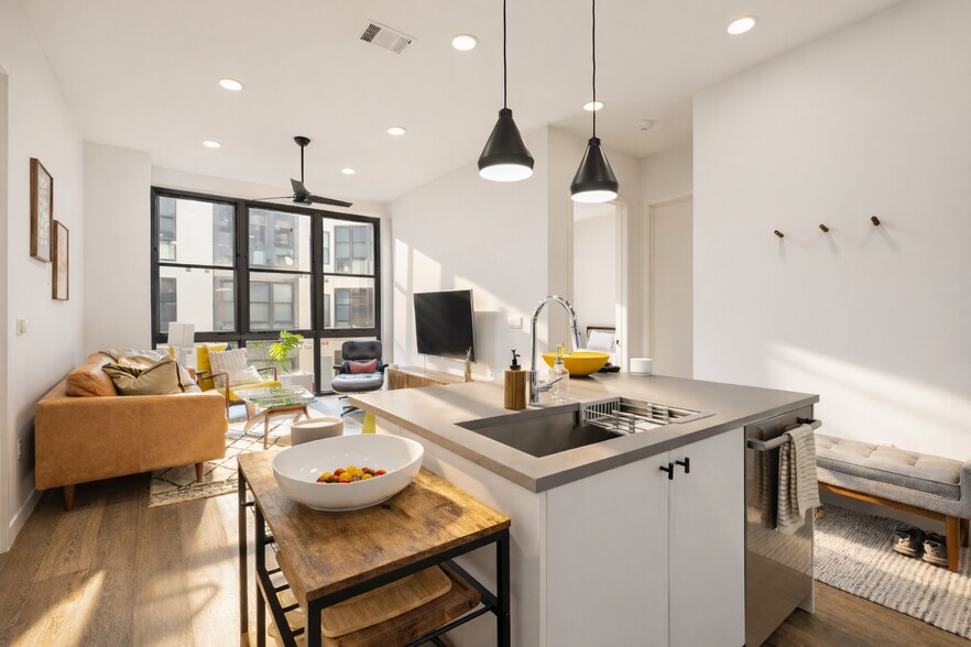 Building Photo - 800 Embassy Dr