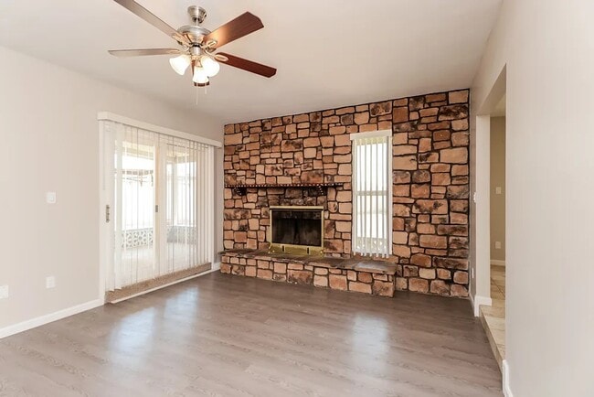 Building Photo - 4906 S Park Dr