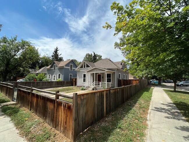 Building Photo - Corner-Lot Bungalow Close to Old Town Fort Collins!