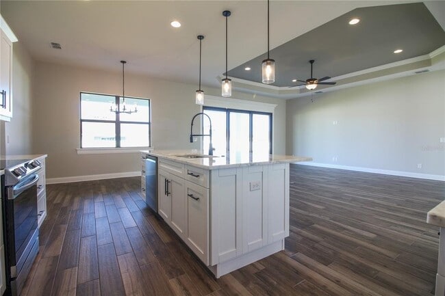 Building Photo - 6962 Treymont Dr