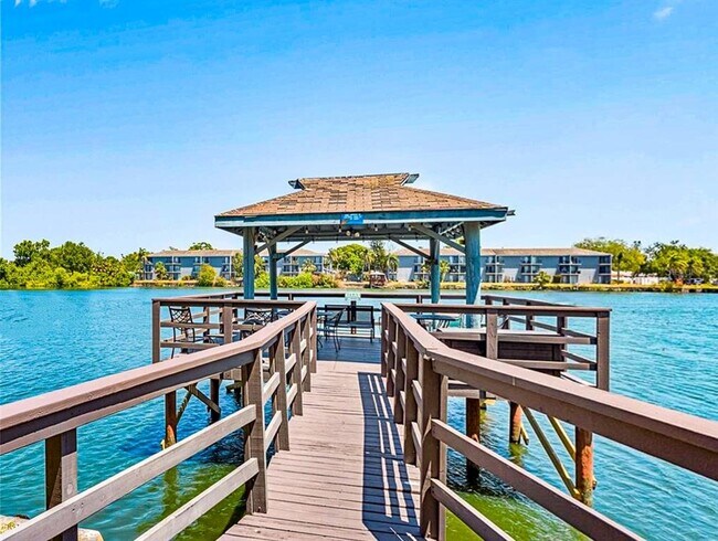 Building Photo - 11485 Oakhurst Rd