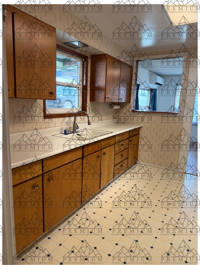 Building Photo - 1 BED 1 BATH HOME!