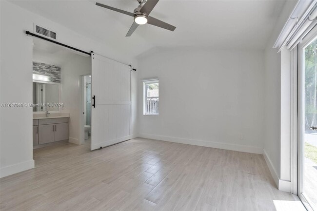 Building Photo - 15250 SW 154th Ave