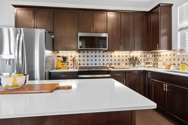 Building Photo - 6809 Ellsworth Walk