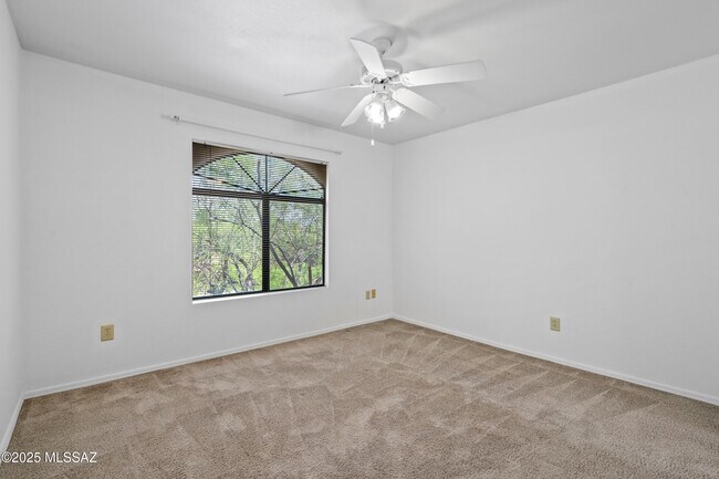 Building Photo - 5751 N Kolb Rd