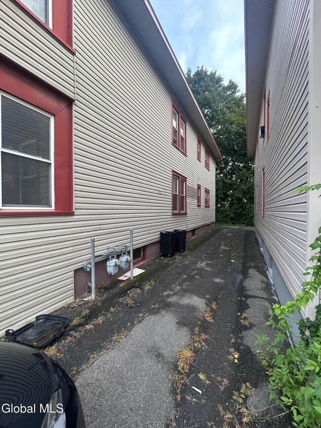 Building Photo - 443 Myrtle Ave