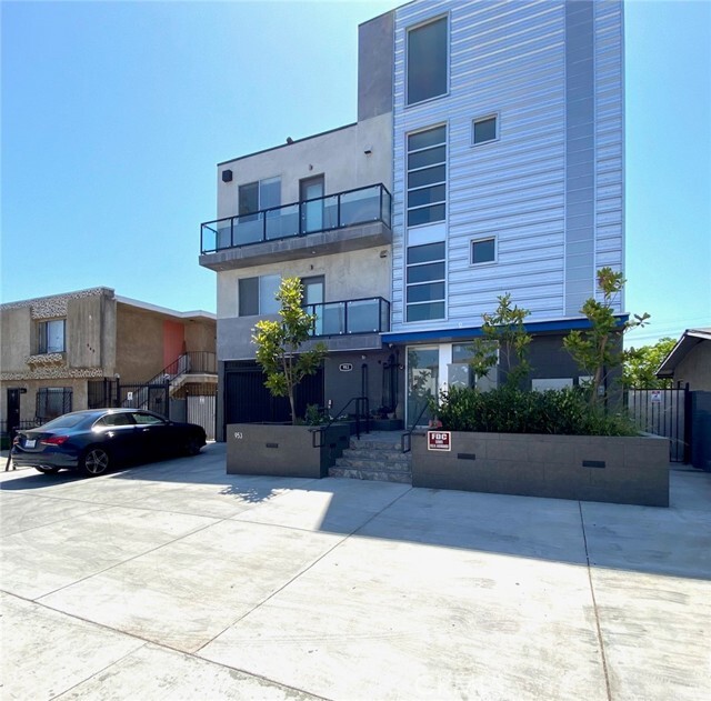 Primary Photo - 953 Normandie Ave
