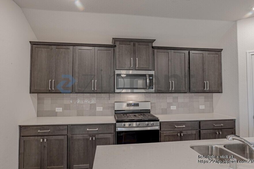 Building Photo - 547 Delaware RD