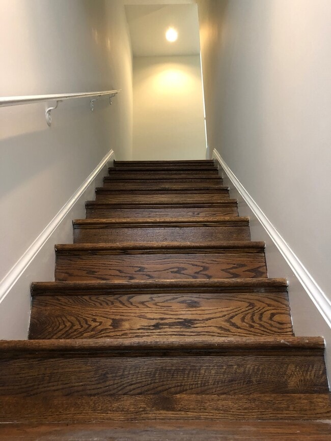 Building Photo - West End Giant