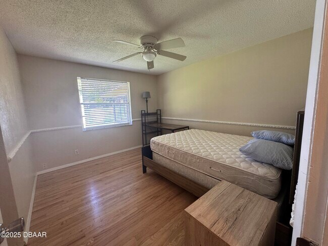 Building Photo - 730 Lindenwood Cir E