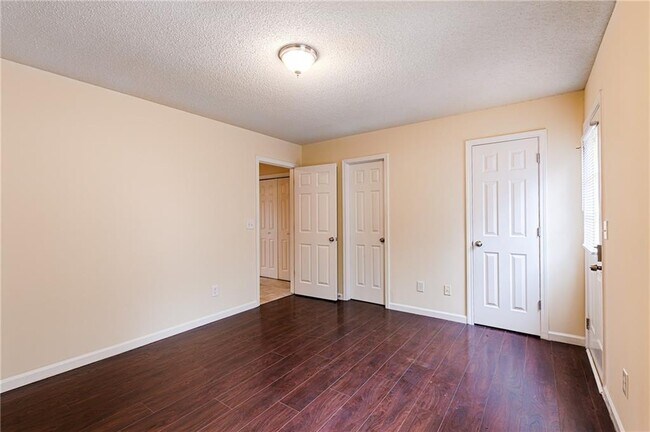 Building Photo - 31 Middlebrook Dr