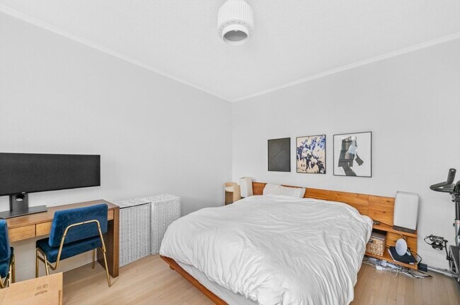 Building Photo - 118 Riverway