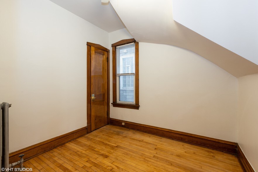 Building Photo - 3051 N Leavitt St