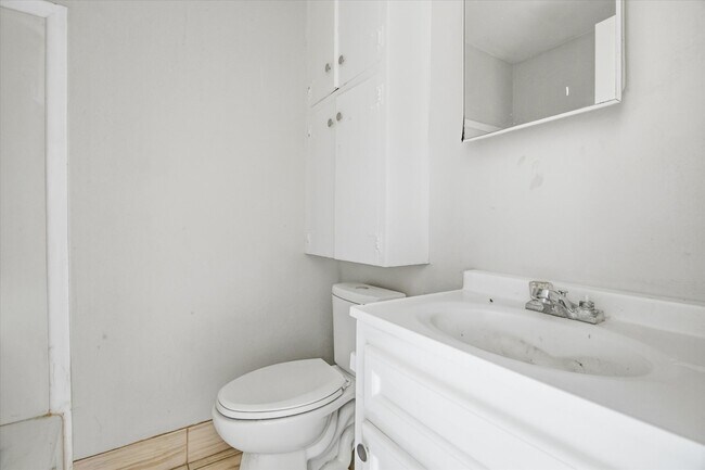 Building Photo - 501 Ladd St