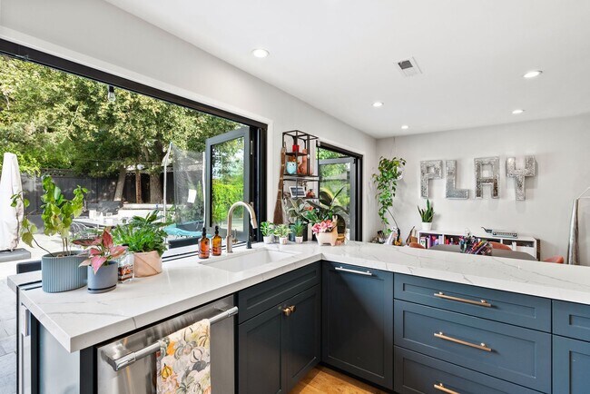 Building Photo - Designer 4BR Retreat with Pool, Indoor-Outdoor Living, and Prime Menlo Park Location