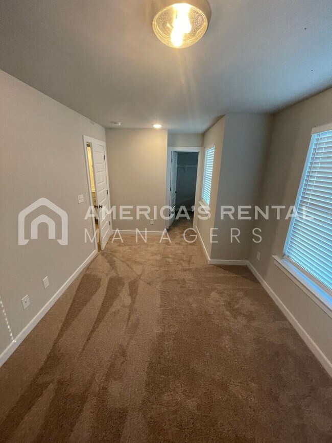 Building Photo - Home for Rent in Weaver, AL!!! Available to View Now!!! Sign a 13-month lease by 5/31/2026 and re...