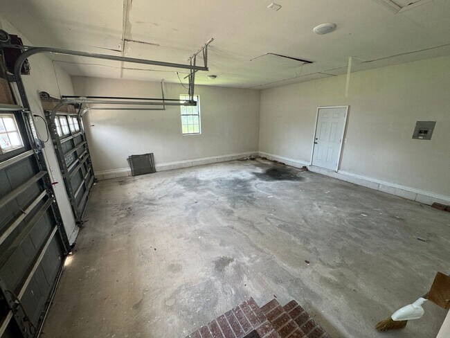 Building Photo - Gulf Breeze - Pineglade - 4 bedroom, 3 bat...