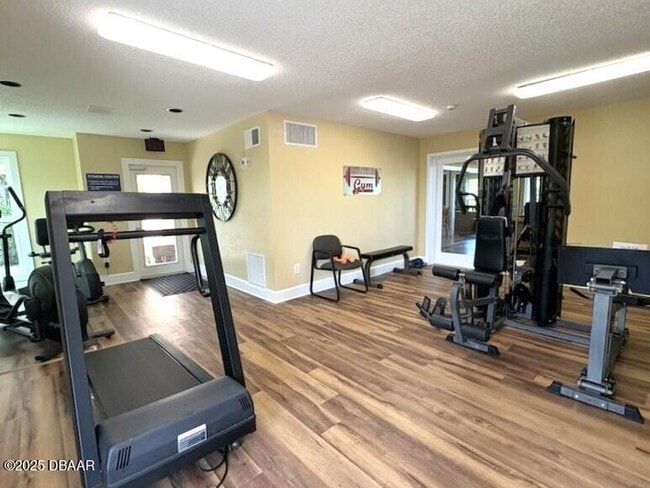 Building Photo - 1401 S Palmetto Ave