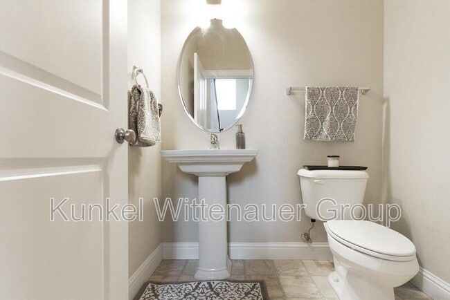 Building Photo - 2724 Ambridge Dr