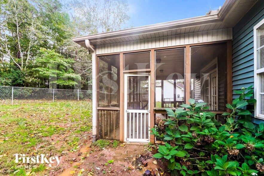 Building Photo - 1595 Pilgrim Way