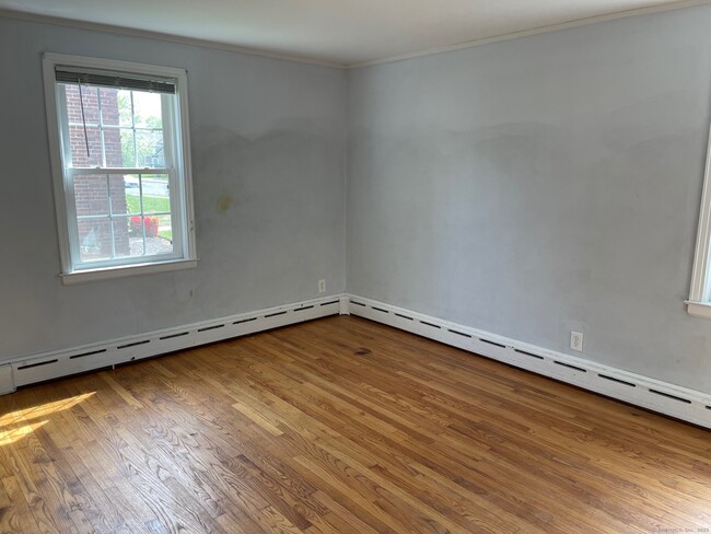 Building Photo - 1058 Farmington Ave