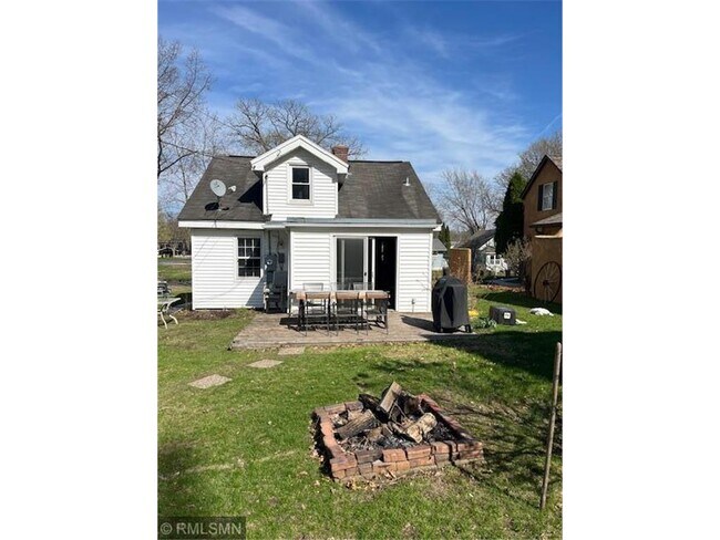 Building Photo - 178 6th St N