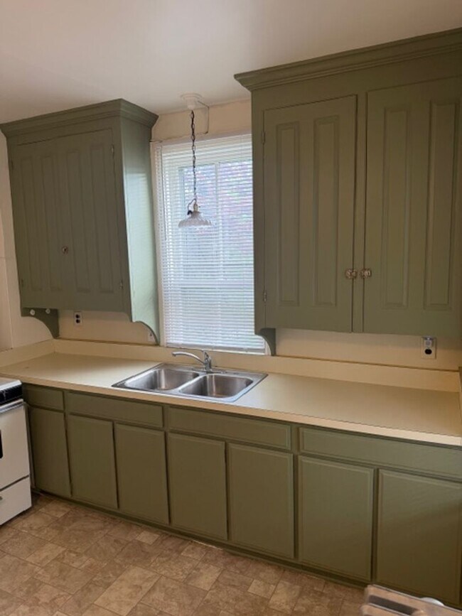 Building Photo - 1424 W Philadelphia St